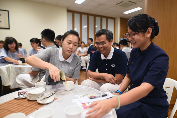 午后茶叙 畅谈真善美点滴