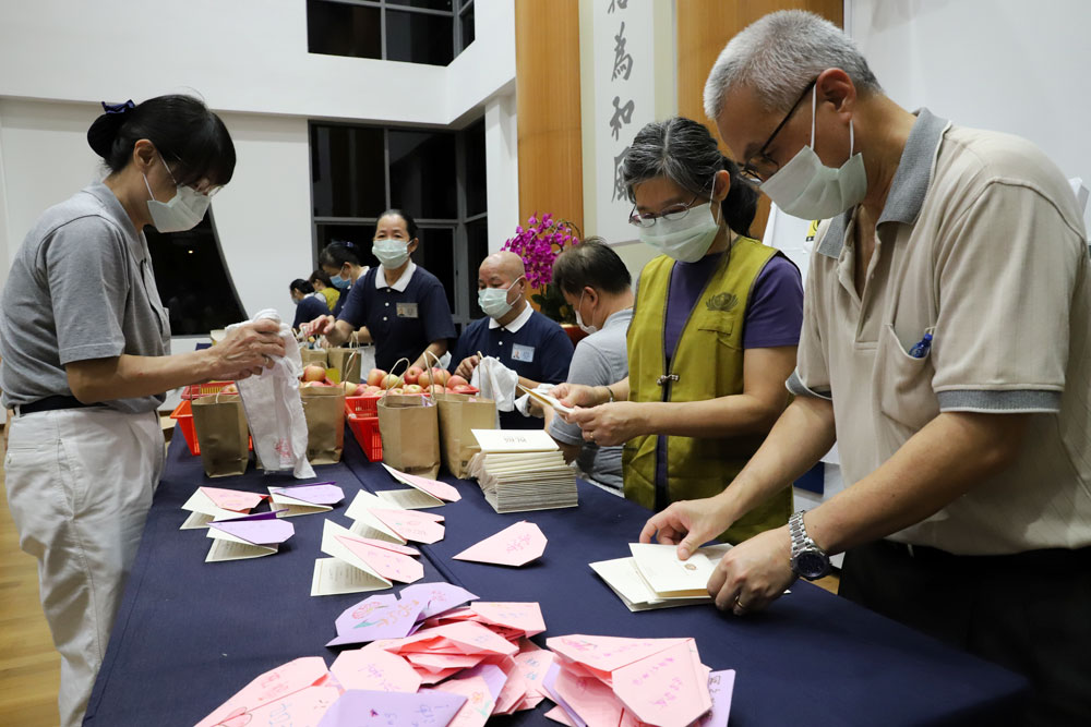 Volunteers are packing the care packages with love and care, hoping to bring warmth to the healthcare workers and teachers who are working tirelessly in the front line. Photo by Chua Teong Seng