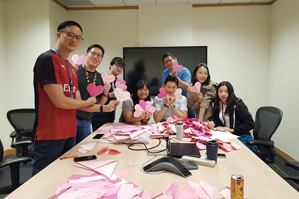 10 Dell Global B.V. employees have folded over 200 origami hearts. (Photo credit to Dell Global B.V.)
